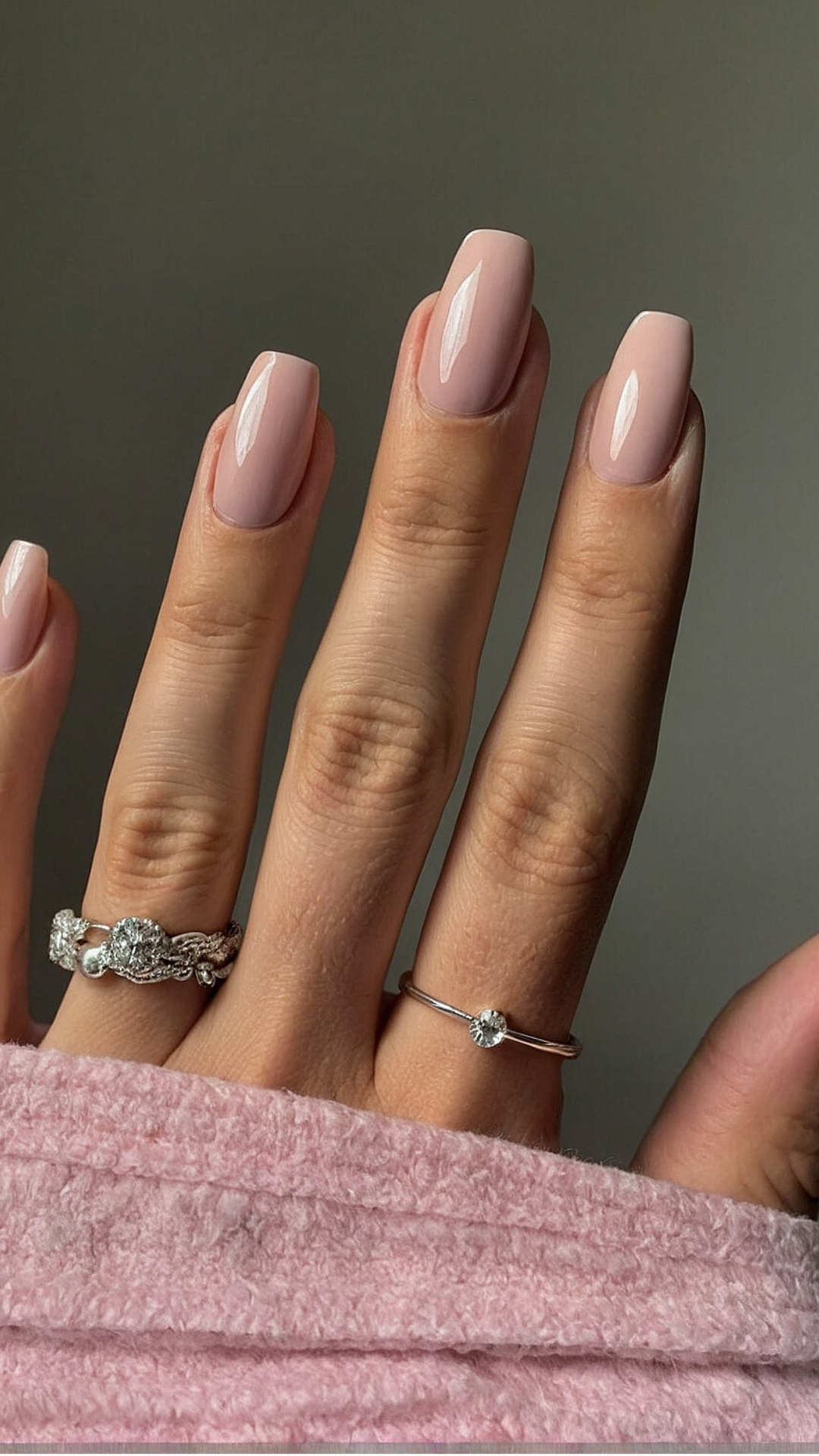 Versatile Medium-Length Cut: For Stylish Moms